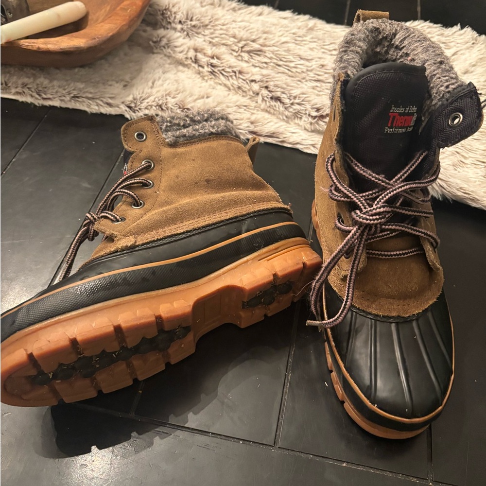 Snow boots size 7